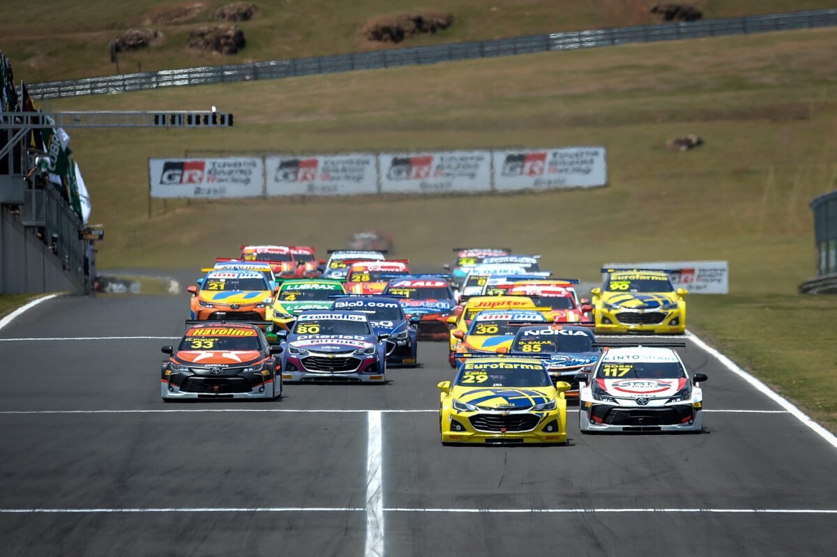 Mês de definições na Stock Car