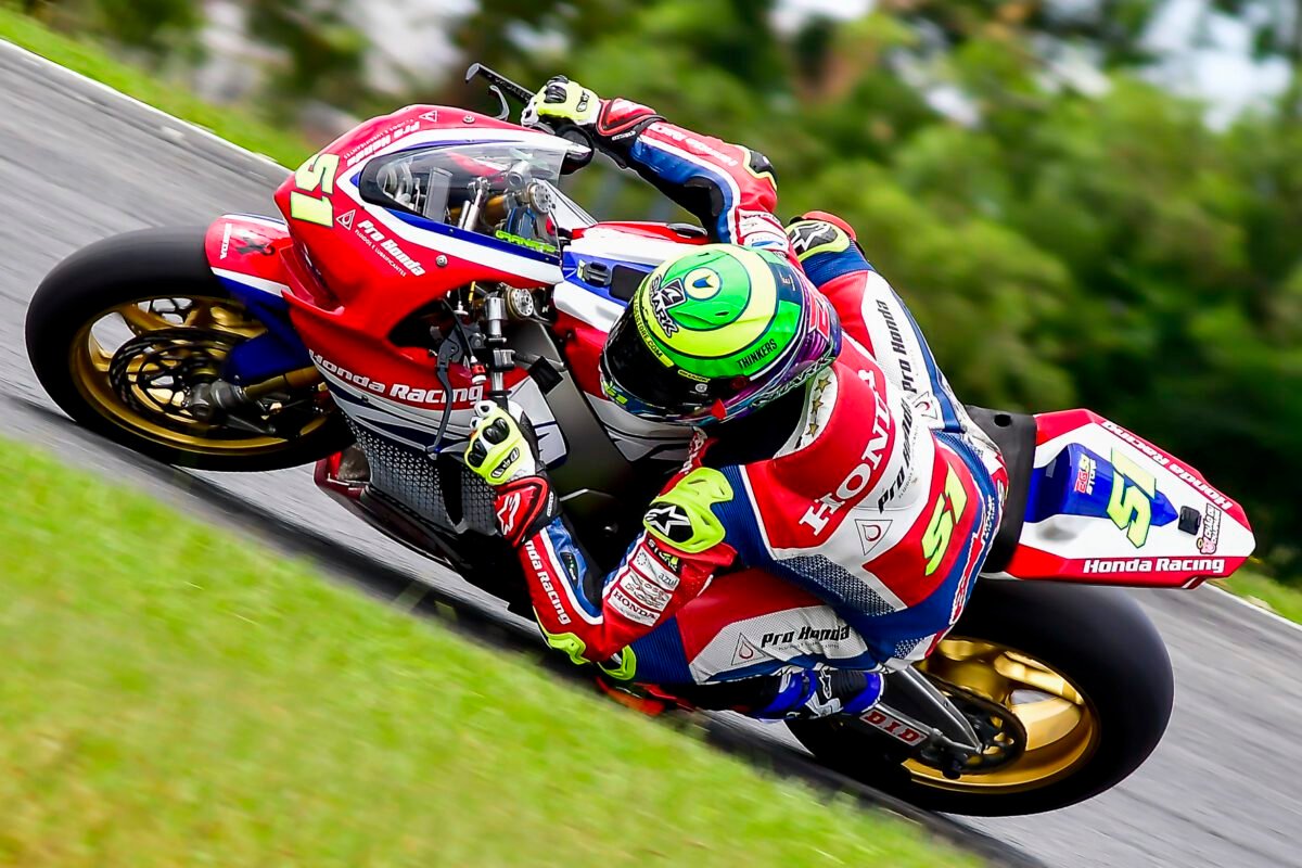 Eric Granado fatura pole do Superbike Brasil em Curitiba