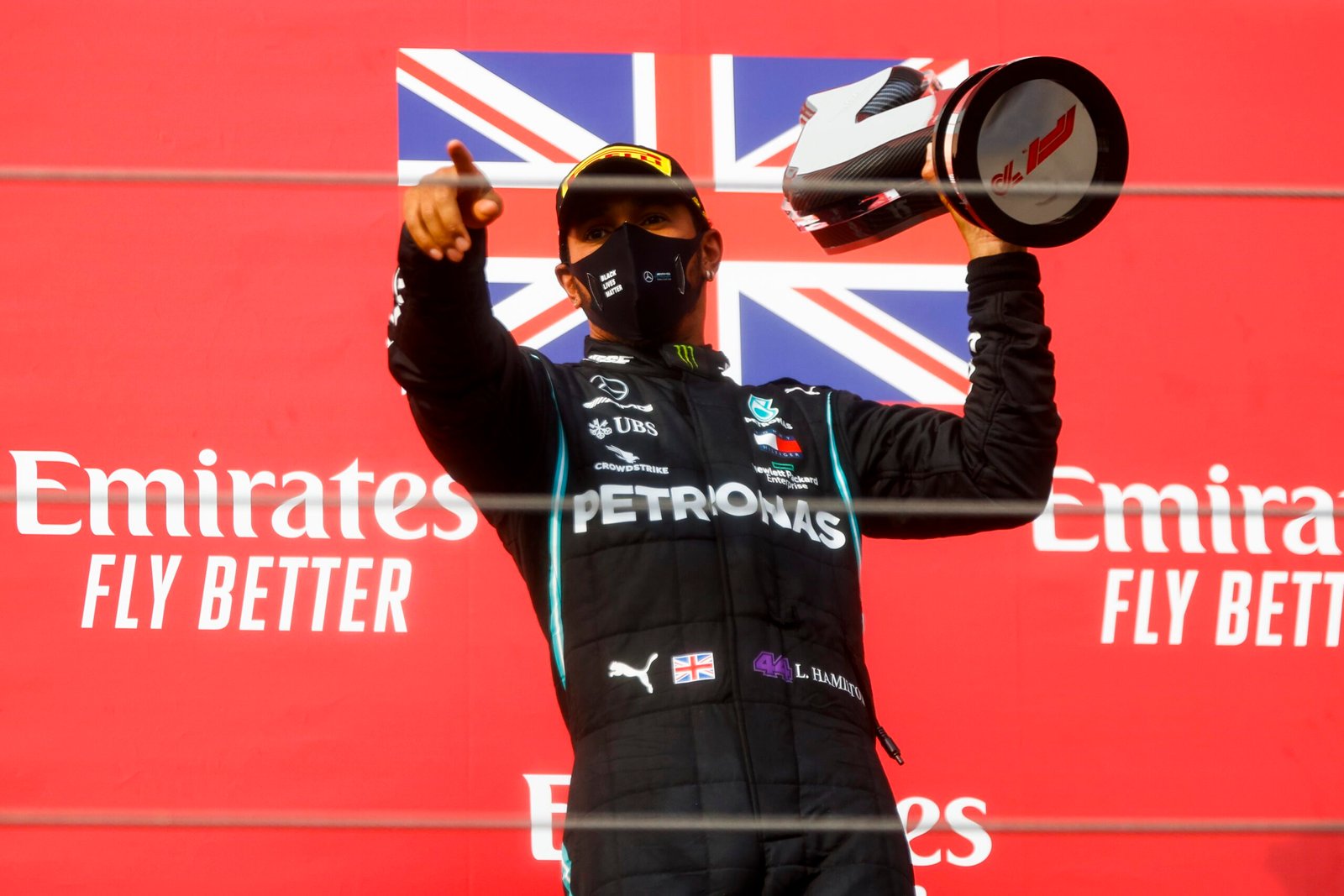 Hamilton ganha em Ímola e fica a uma corrida do hepta da Fórmula 1