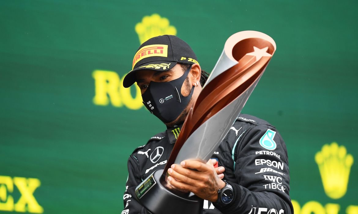 Lewis Hamilton vence na Turquia e se torna heptacampeão mundial