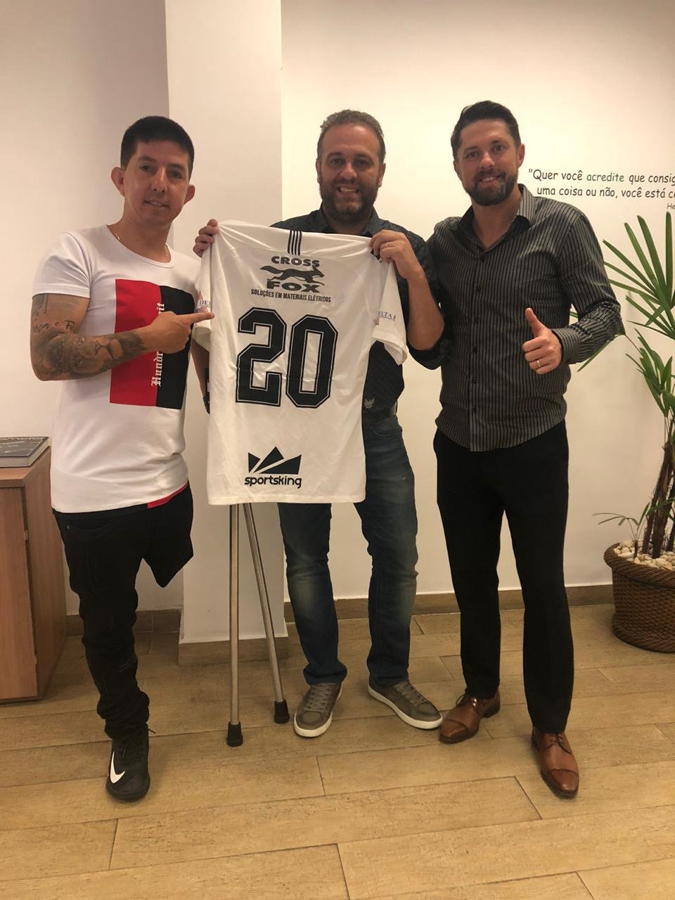 Rogerinho R9 fecha parceria com empresa Crossfox Elétrica