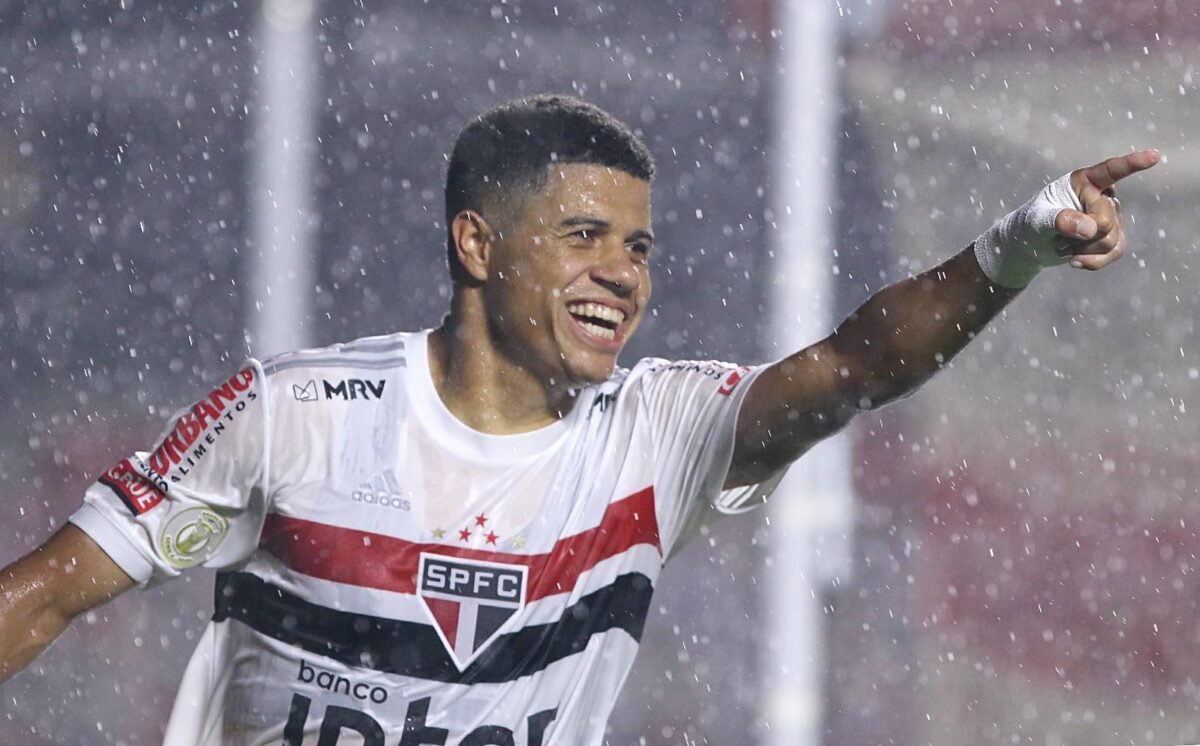 São Paulo vence confronto direto diante o Atlético-MG e abre vantagem na ponta.