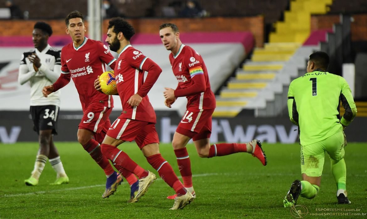 Salah salva Liverpool em empate com Fulham