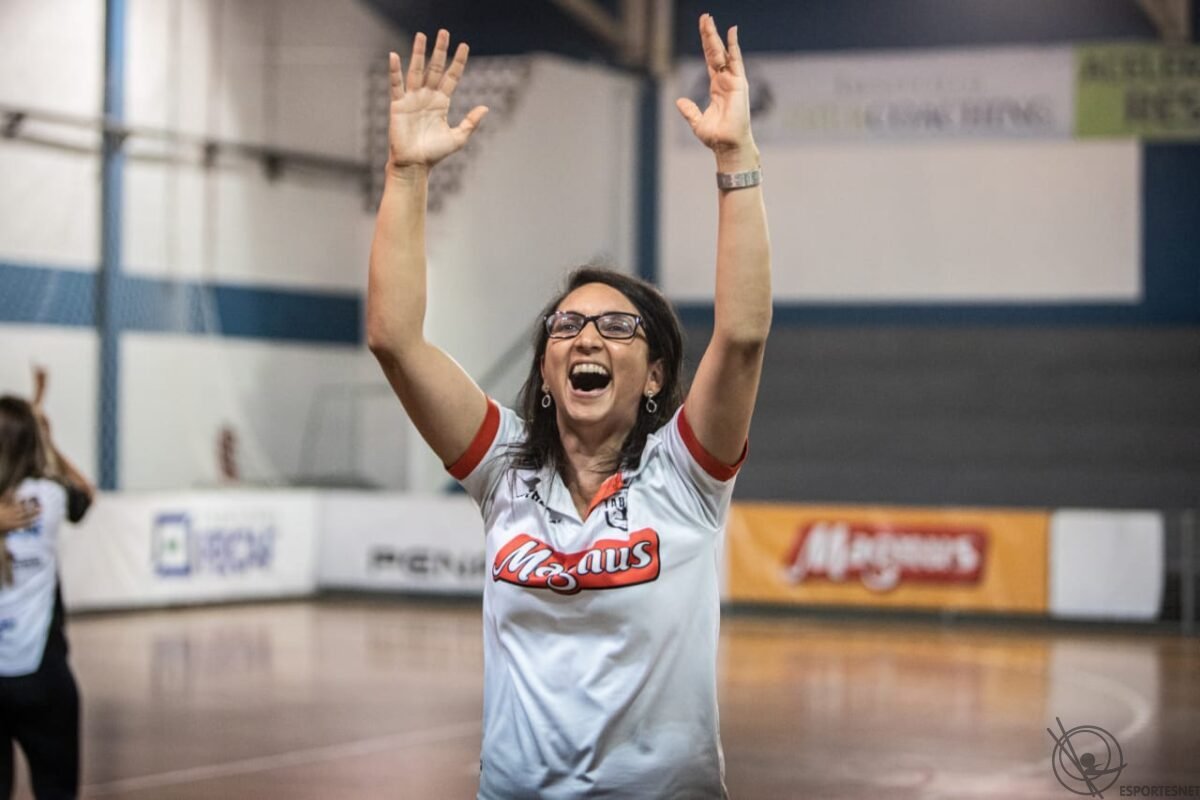 Cris Souza entre as melhores treinadoras do planeta