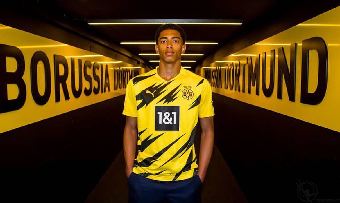 Jogador do Borussia é alvo de ofensas racistas