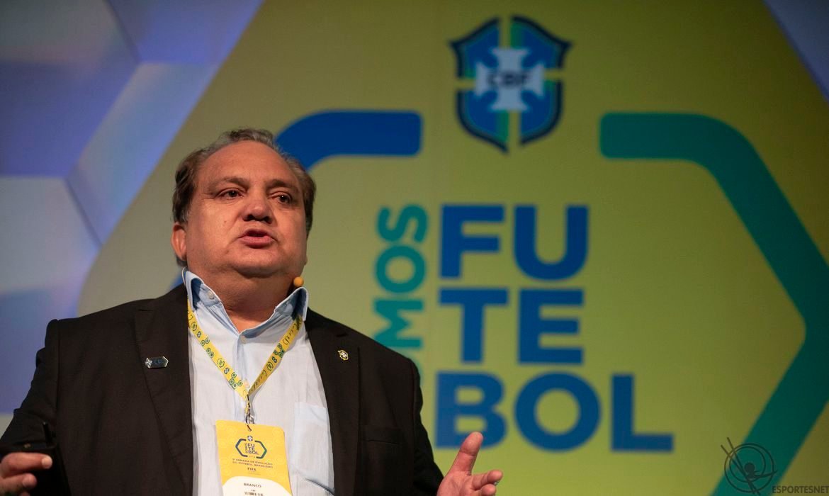 Ex-jogador Branco comemora aniversário em casa após receber alta