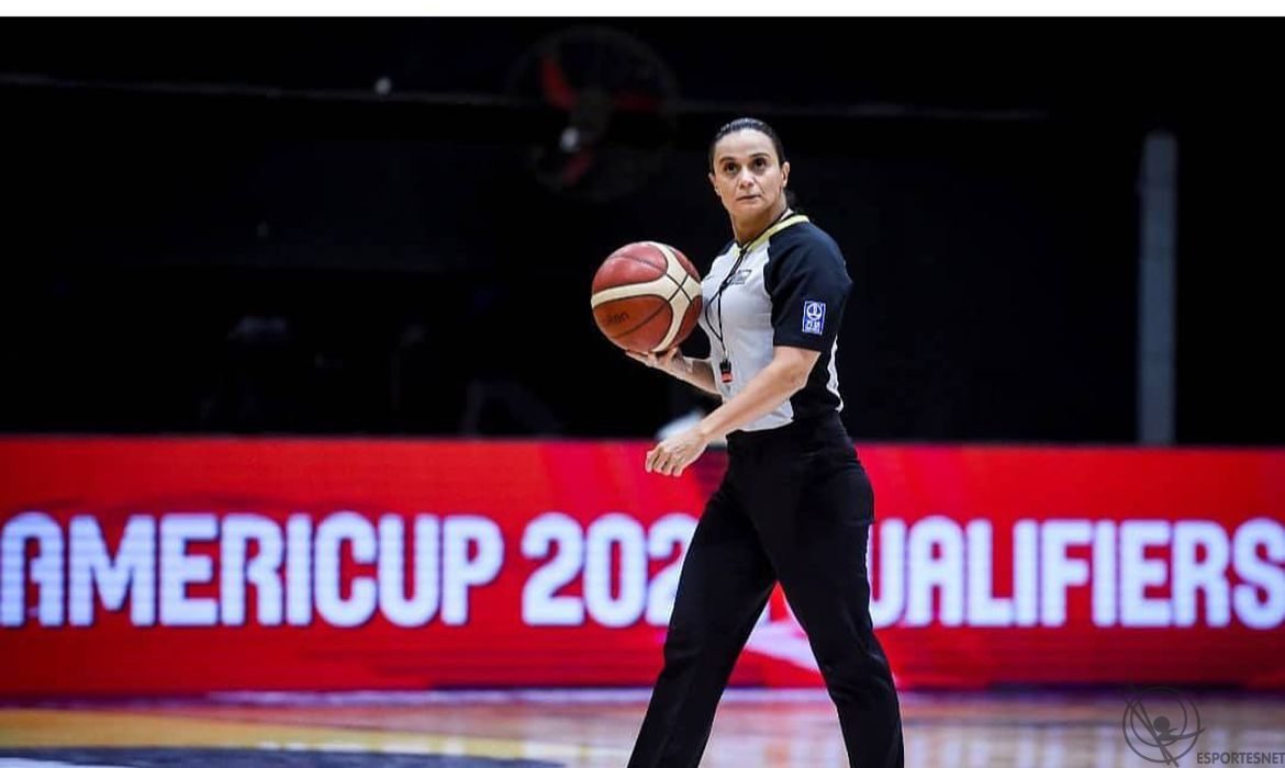 Árbitra brasileira não se cansa de pioneirismo no basquete