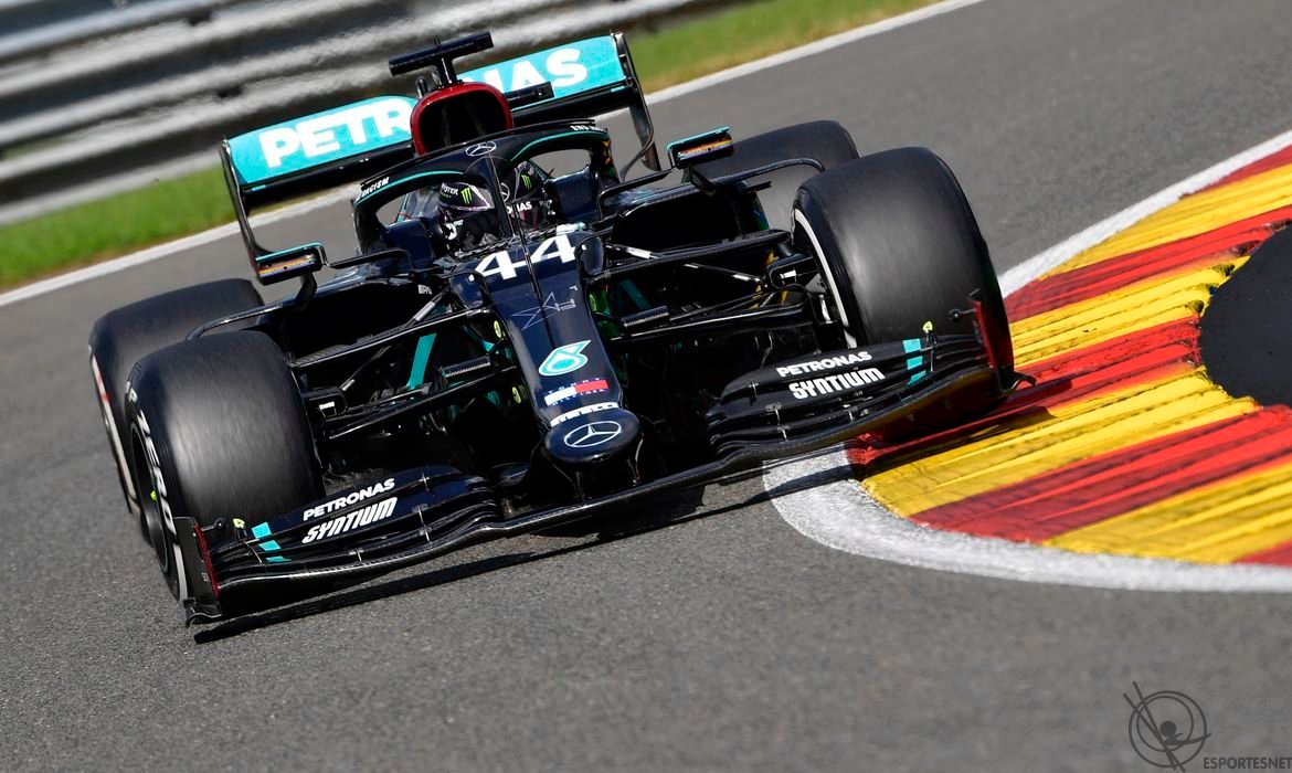 No final, Hamilton marca sua pole 99