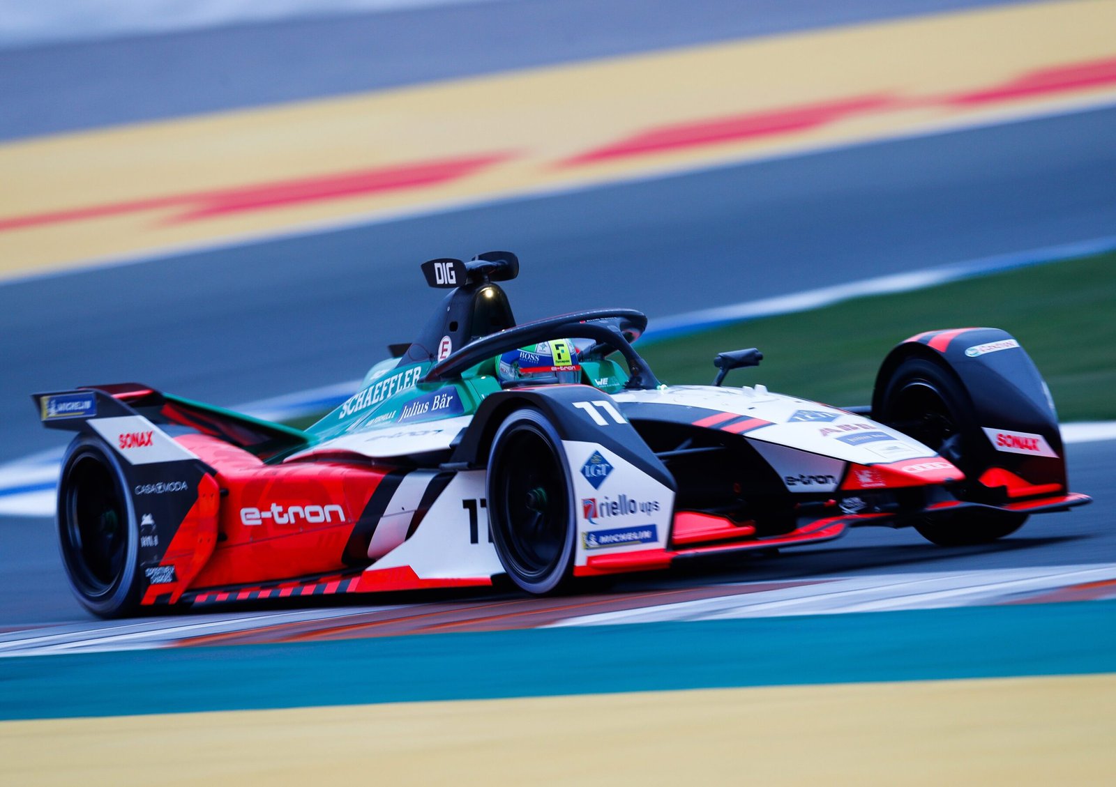 Fórmula E: Di Grassi salva ponto em corrida caótica em Valência
