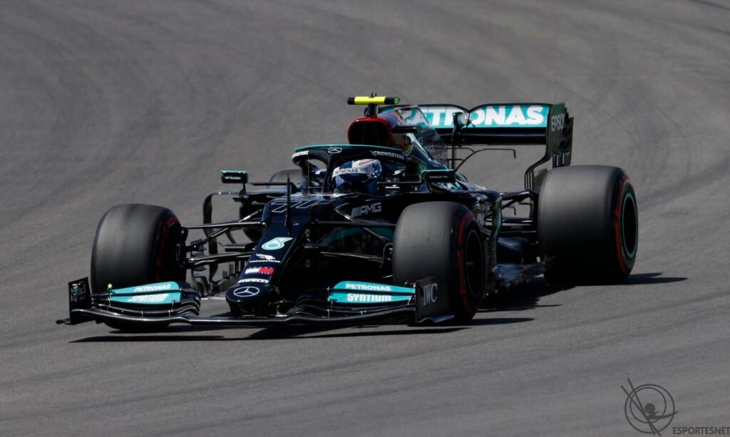 Bottas é pole em Portugal