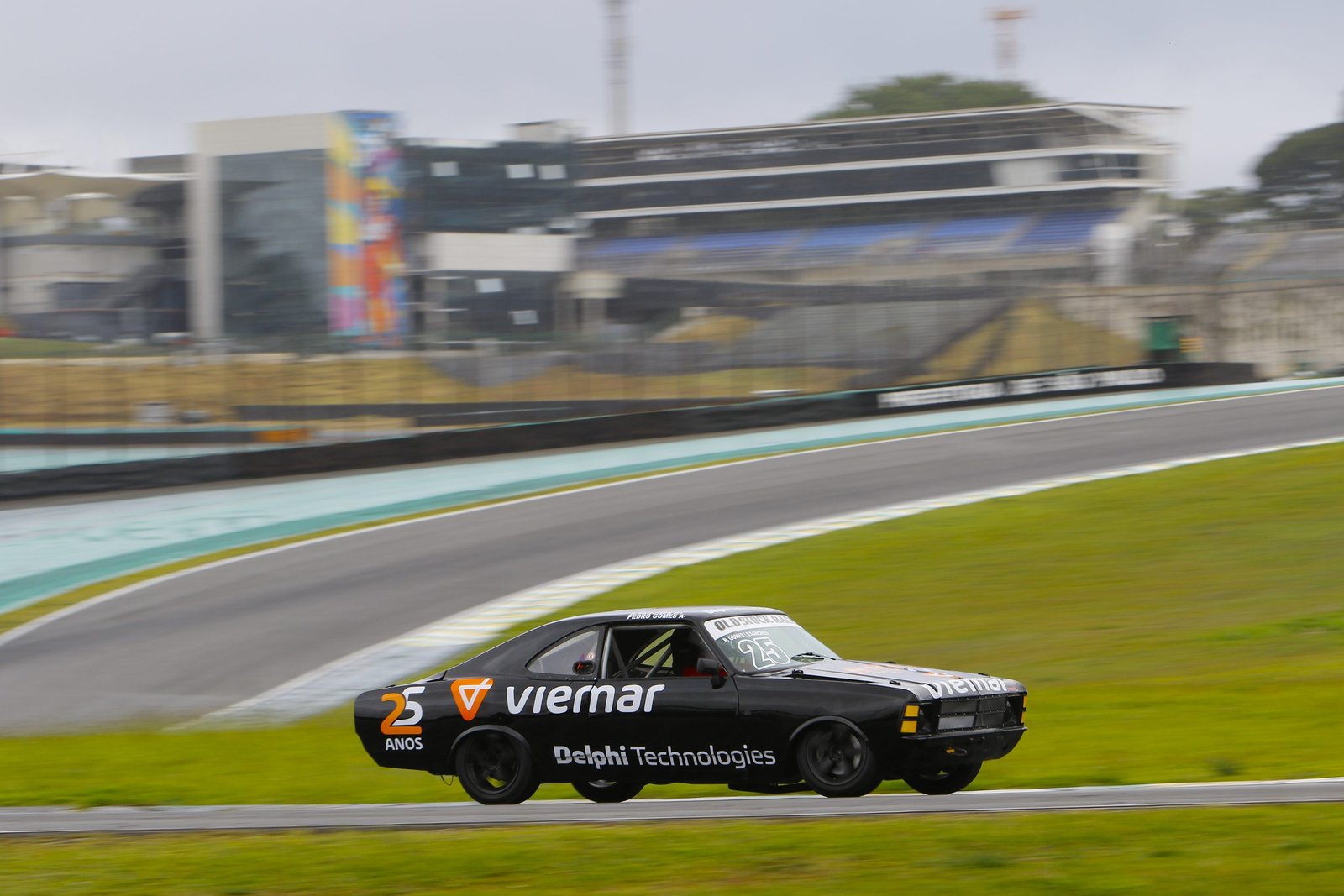 Old Stock Race: Equipe Viemar Automotive pronta para acelerar em Interlagos