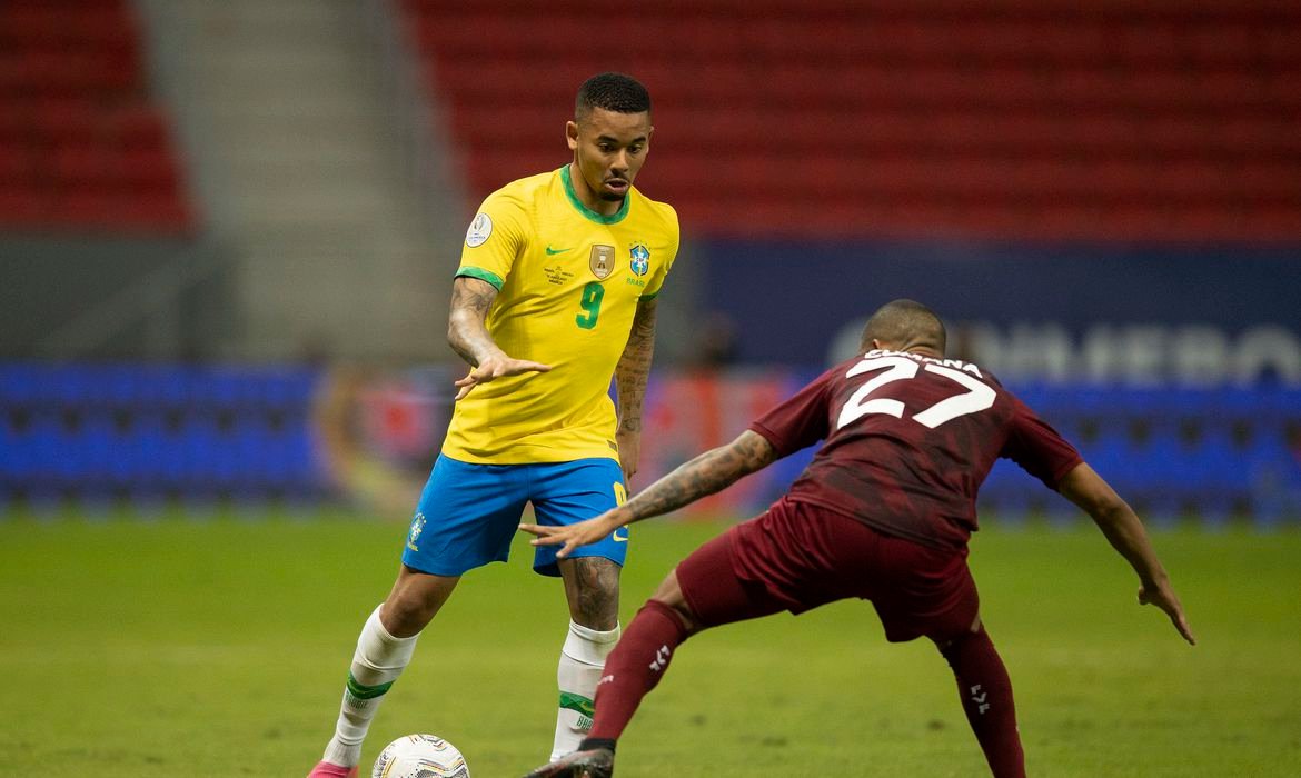 Brasil e Venezuela fazem duelo de opostos pelas eliminatórias