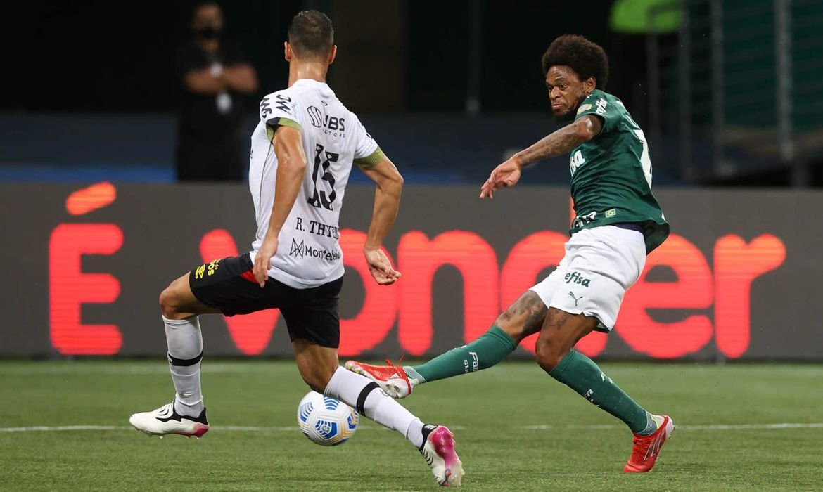Palmeiras supera Sport de virada e assume vice-liderança