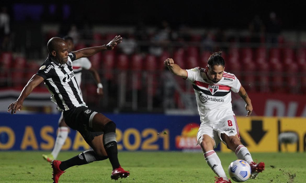 São Paulo empata com Ceará na reestreia de Rogério Ceni