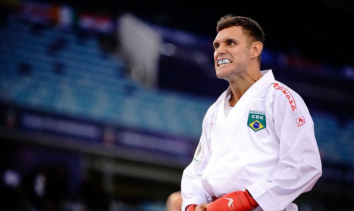 Douglas Brose conquista o título do Mundial de karatê