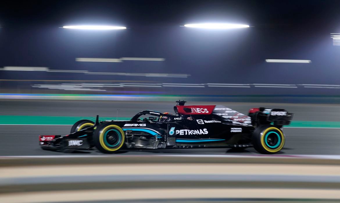 Hamilton domina no Catar e briga pelo título segue emocionante