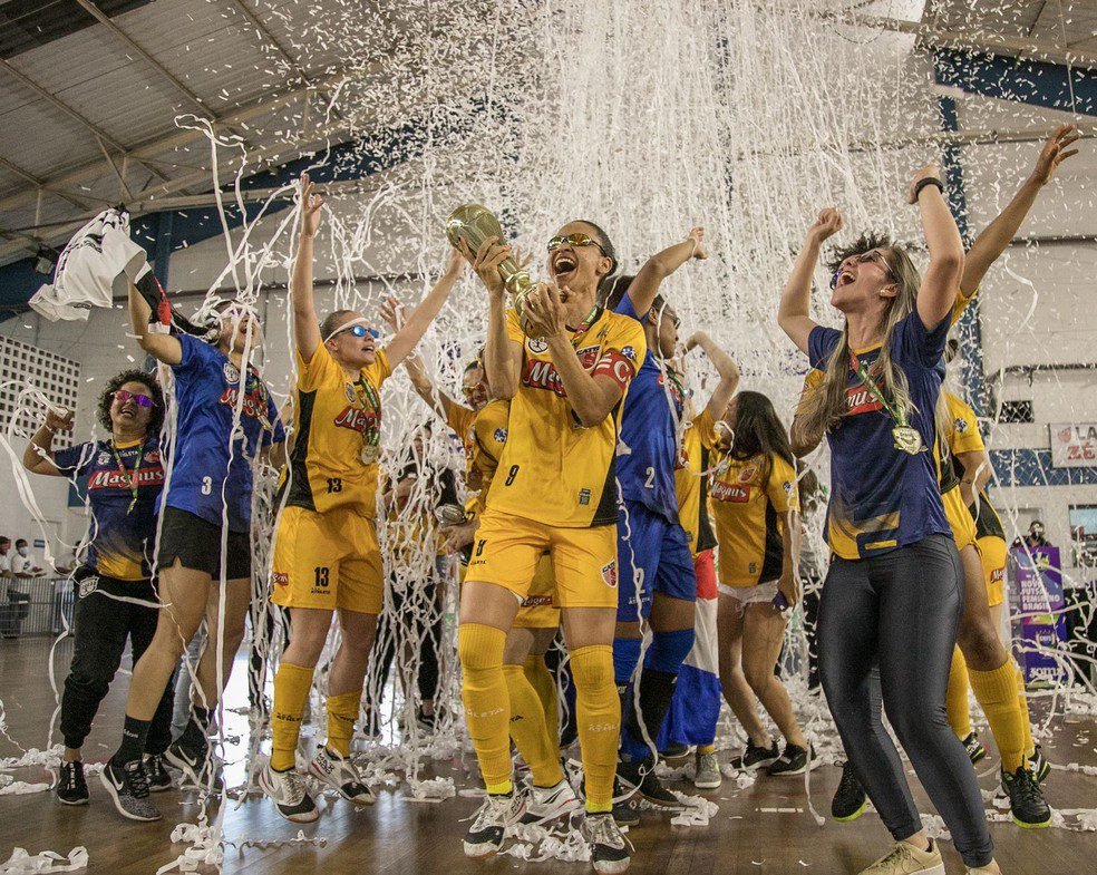 Com suor e emoção, Taboão vence Leoas e conquista Liga Nacional