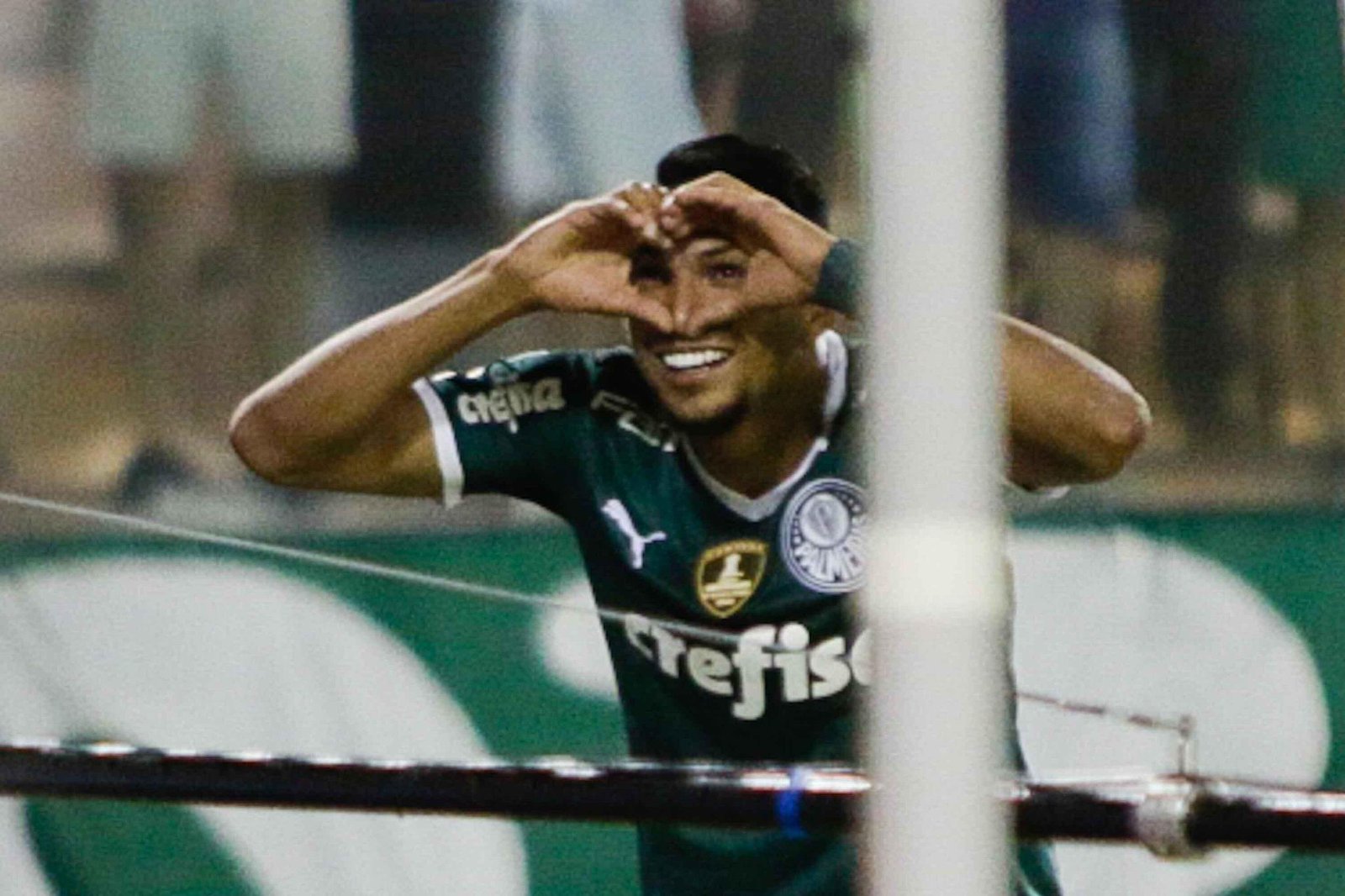 Palmeiras da aula no dérbi e impõe vitória vibrante sobre Timão