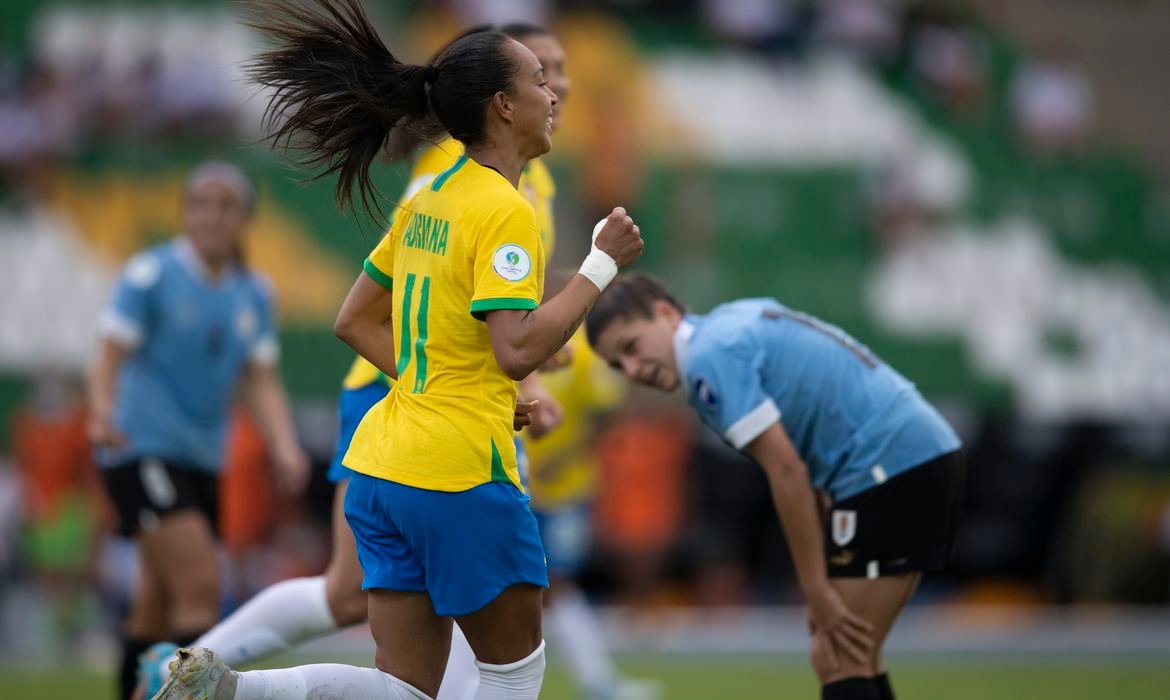Brasil derrota Uruguai e segue 100% na Copa América