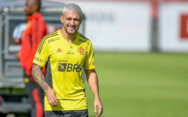 Flamengo terá retorno de Arrascaeta e ausência de Rodrigo Caio; veja provável escalação