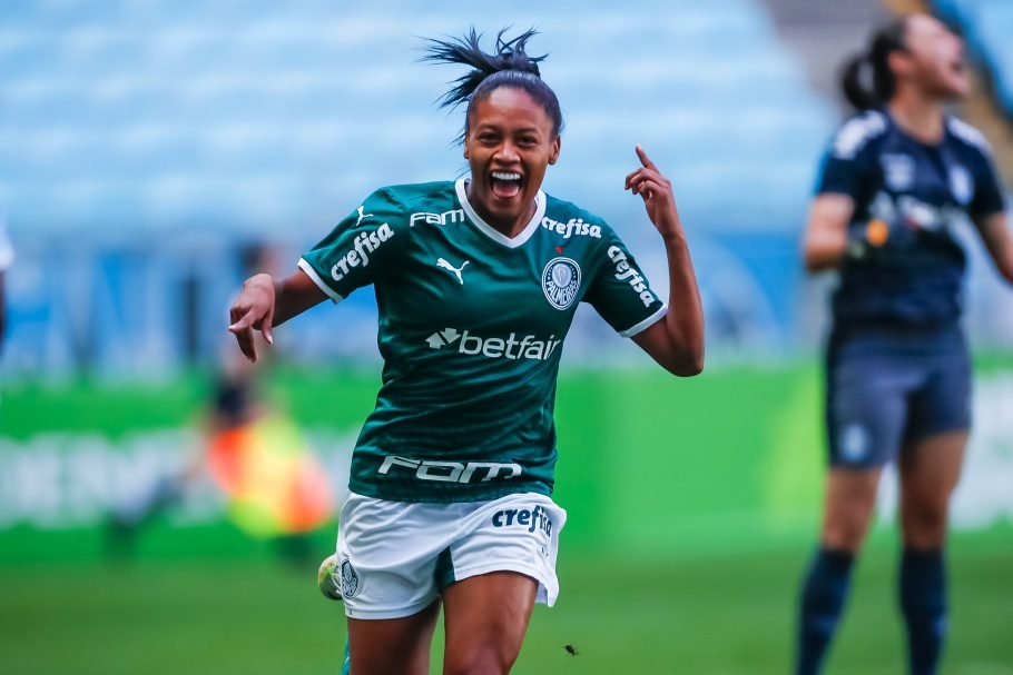 Palmeiras vence Ferroviária e lidera Brasileirão Feminino