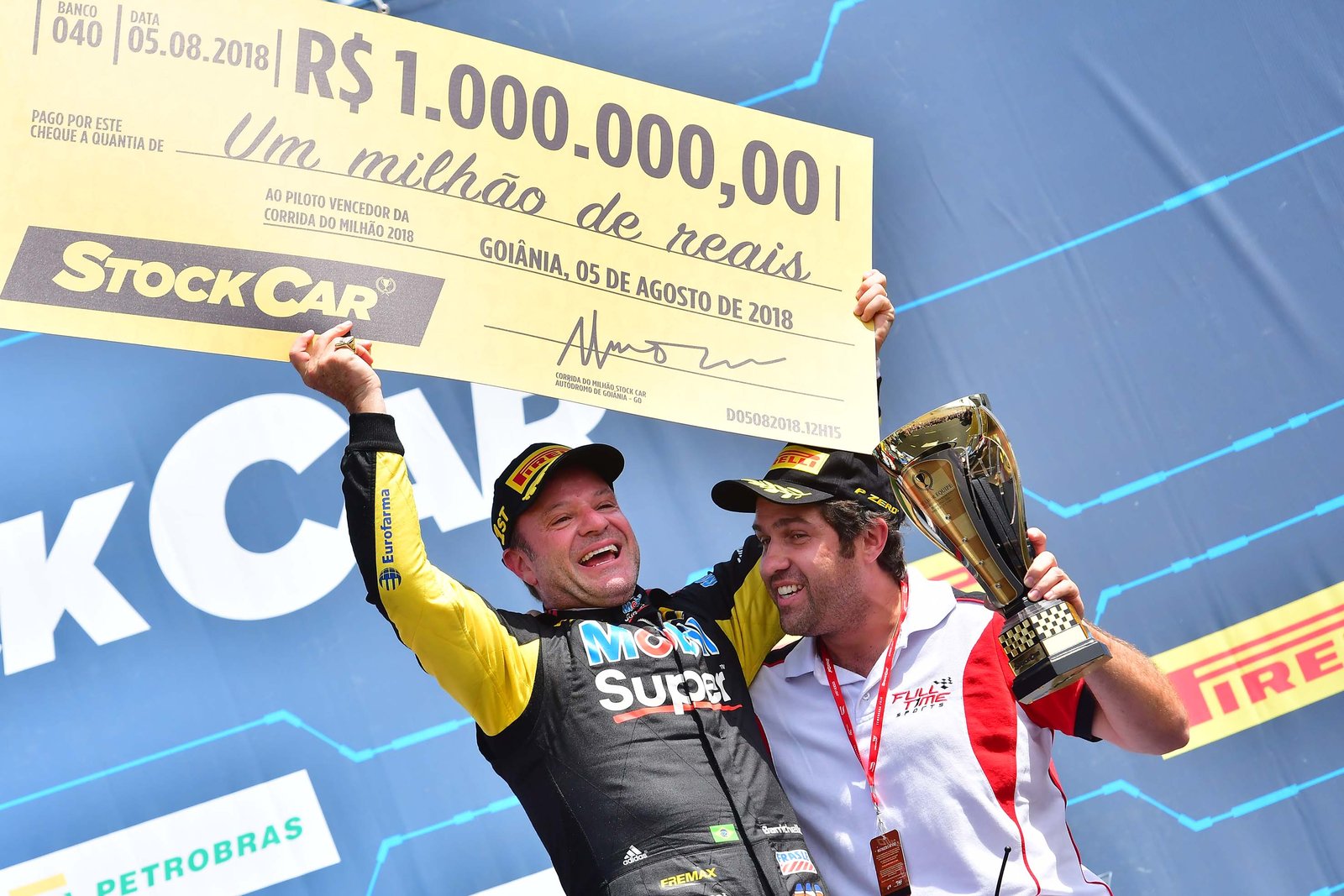 Barrichello comemora 10 anos de Stock Car com arrancada rumo ao 2º título