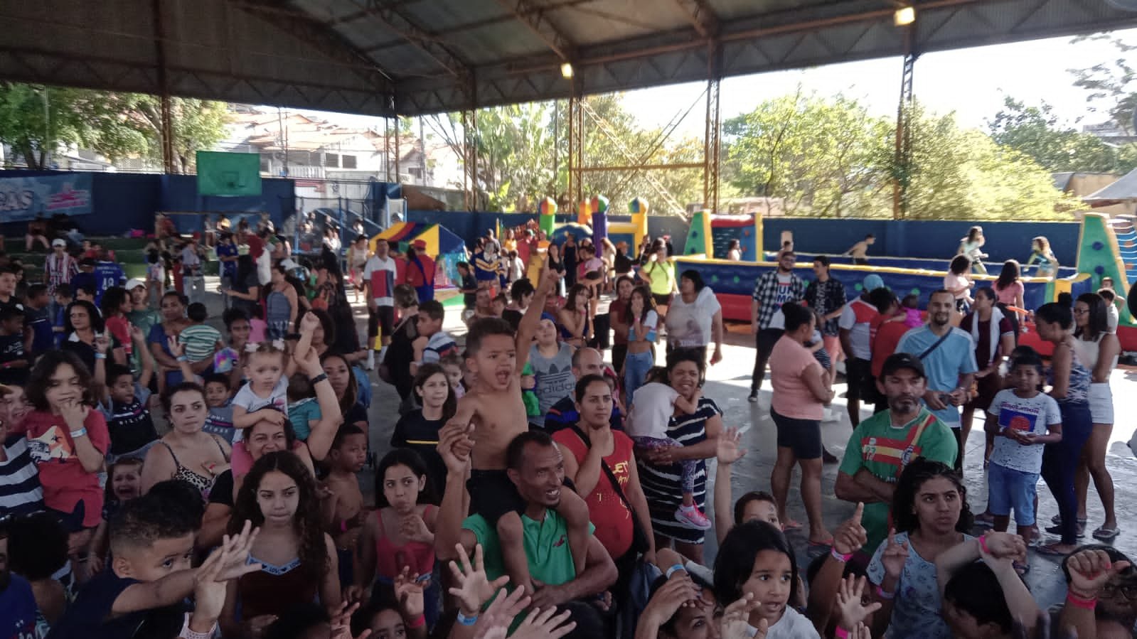 A criançada já começou a festejar com o Levanta Poeira