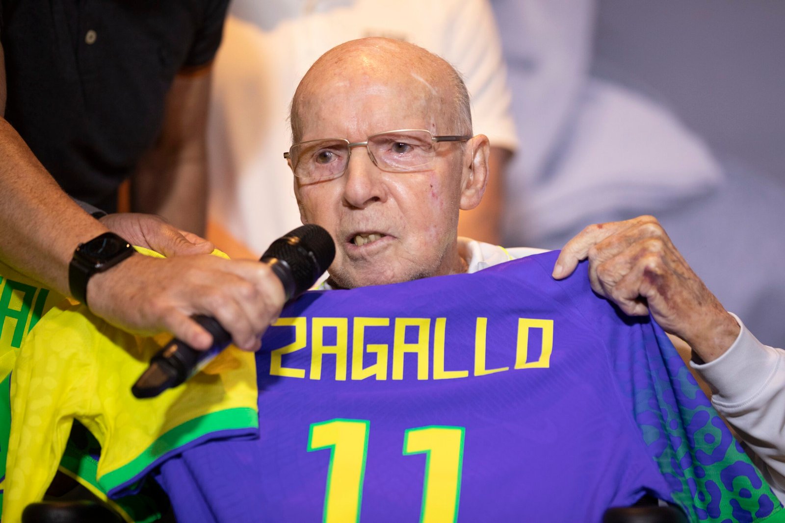 Zagallo, o maior personagem do futebol brasileiro ganha estátua na sede da CBF