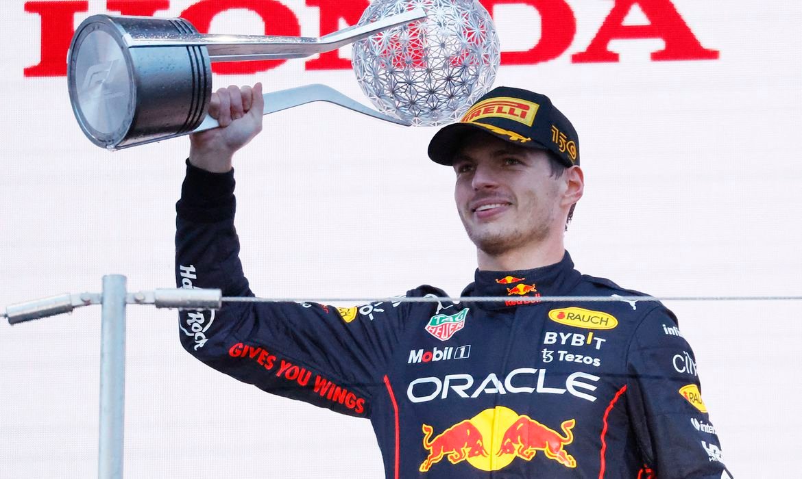 Verstappen comemora bicampeonato da Fórmula 1 e visa título de construtores