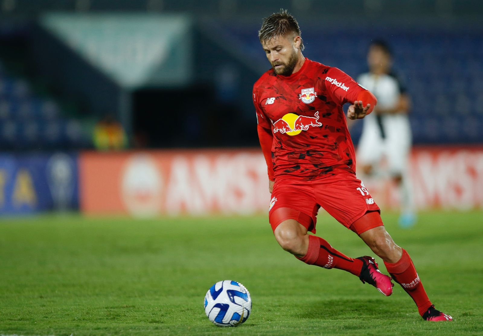 “Feliz pela vitória e por estrear bem”, Eduardo Sasha fala após primeiro jogo no Red Bull Bragantino