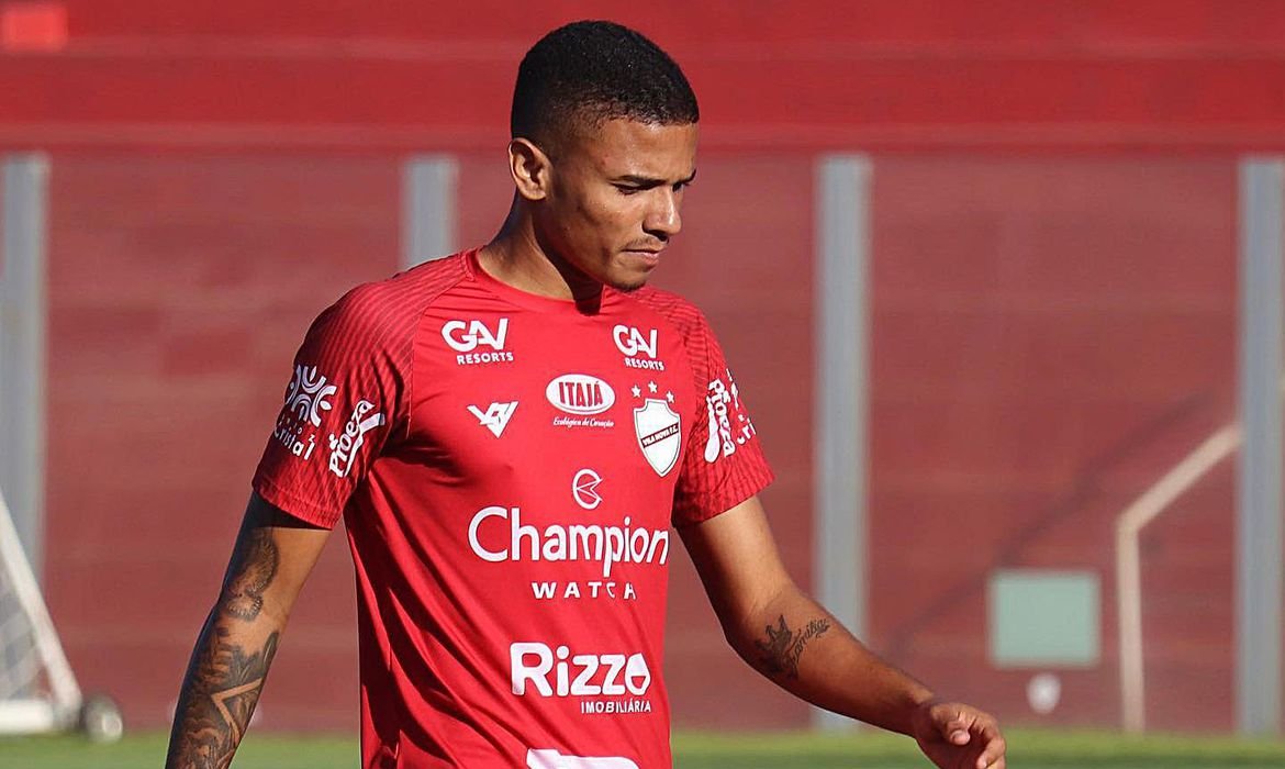 Banido! Romário, ex-Vila Nova é condenado por envolvimento em esquema de manipulação