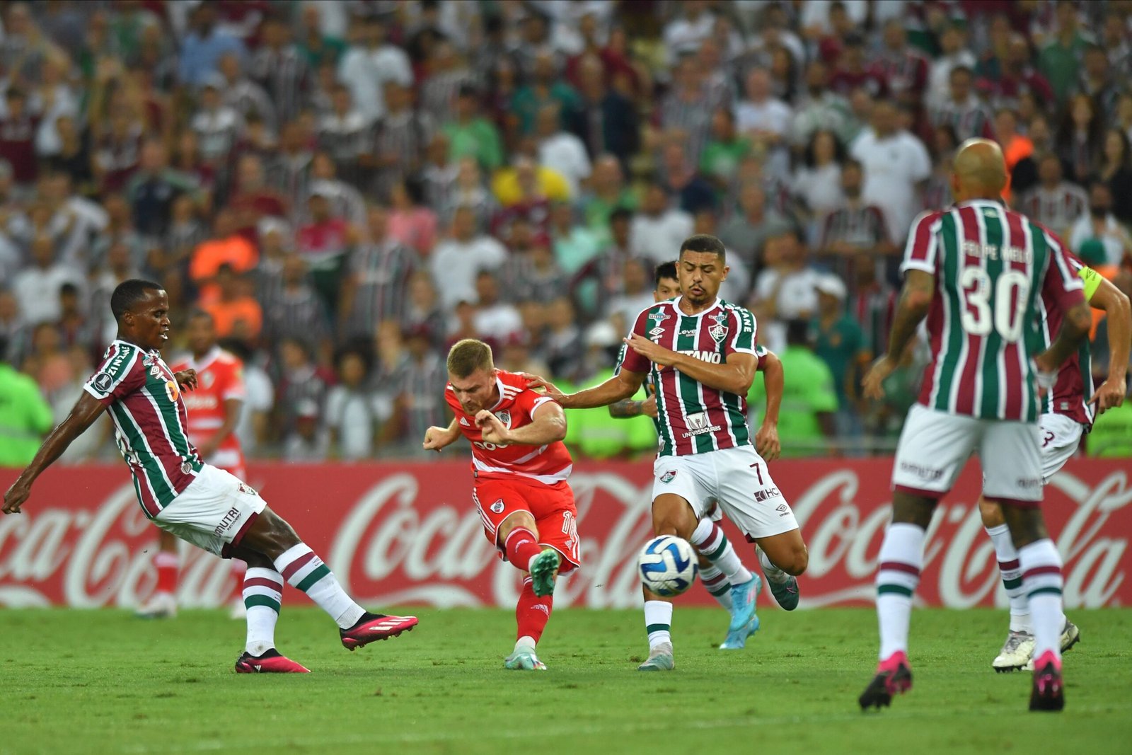 Goleada e 100%! Flu tem noite de gala frente o River na Liberta