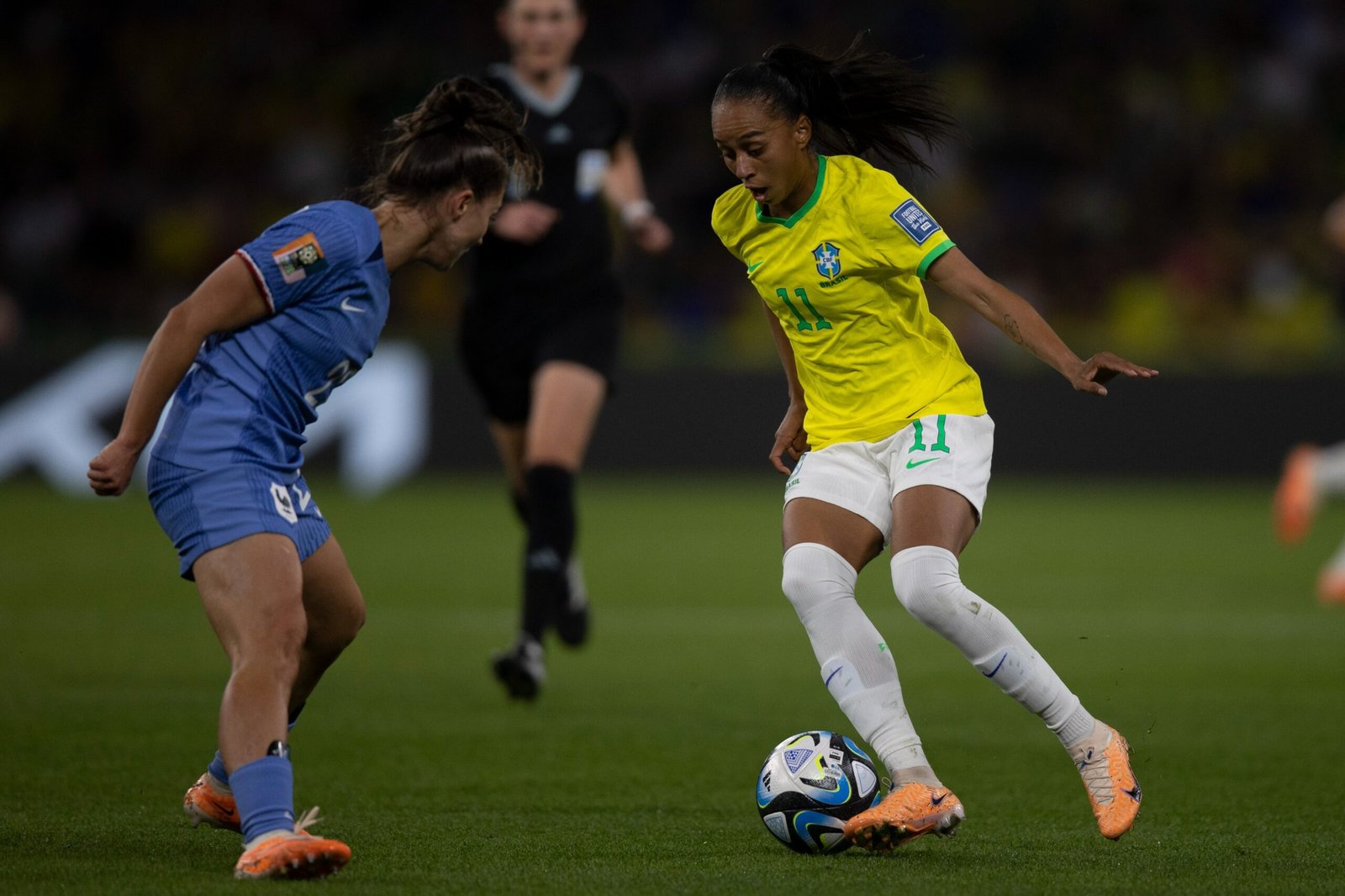 França vence Brasil e assume a ponta do grupo F do Mundial: 2 a 1