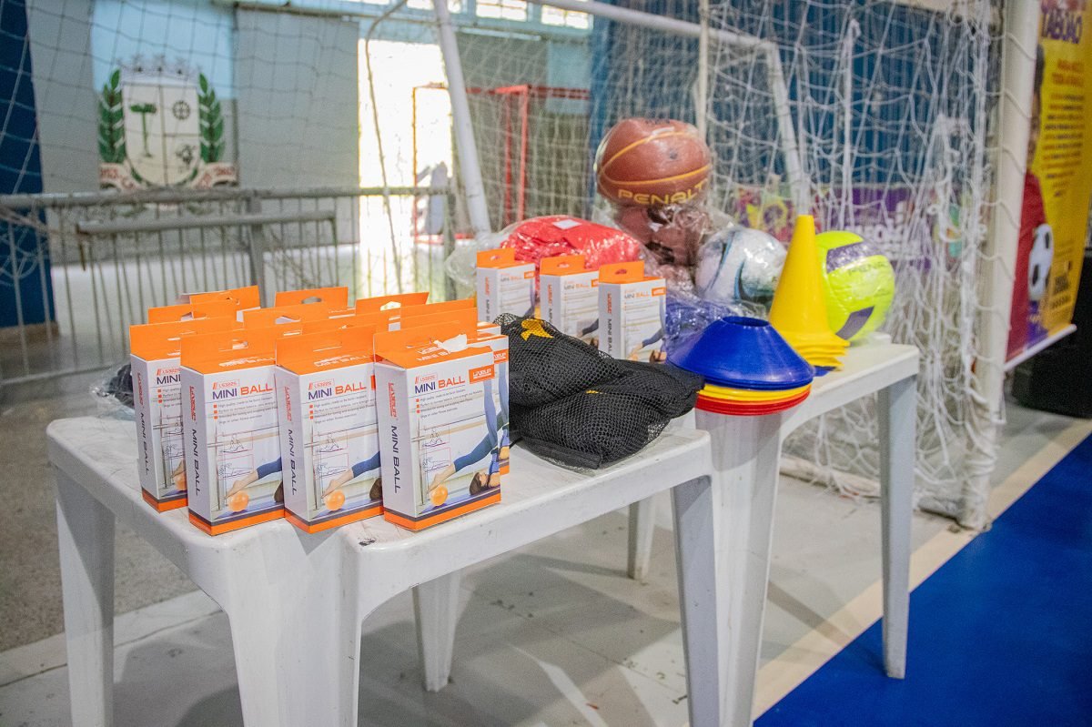 Prefeitura de Taboão da Serra distribui mais de 2.300 materiais esportivos para ginásios e quadras municipais