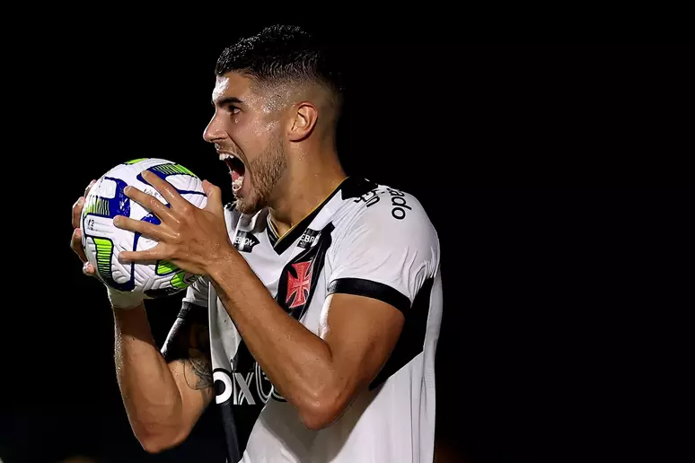 Toluca faz proposta de 20 milhões ao Vasco para que Pedro Raul jogue no México