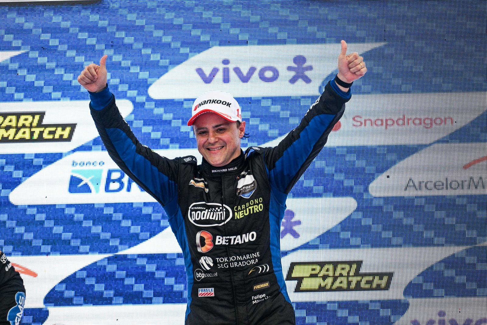 Felipe Massa vence pela primeira vez na Stock Car, que define finalistas