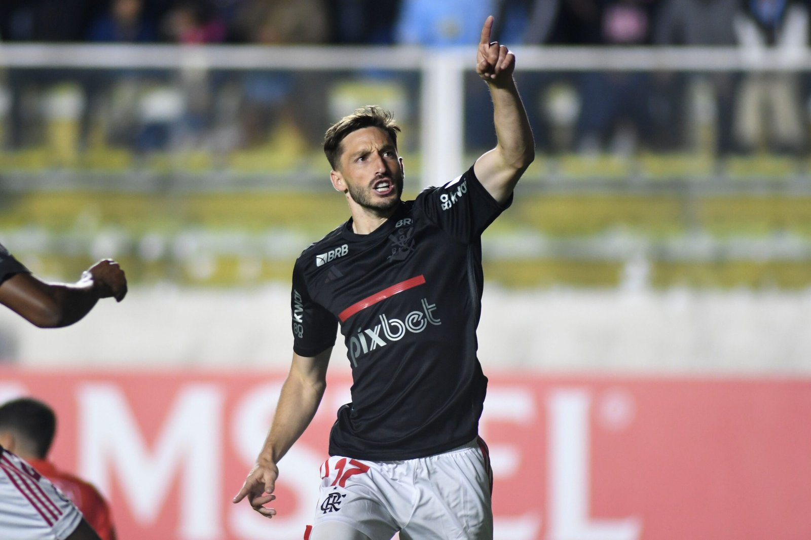Bolívar vence o Flamengo na altitude com gols dos brasileiros Chico da Costa e Bruno Sávio