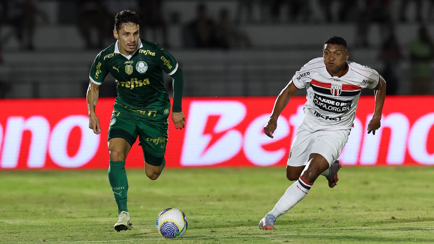 Em jogo sonolento, Palmeiras empata com Botafogo-SP e avança na Copa do Brasil
