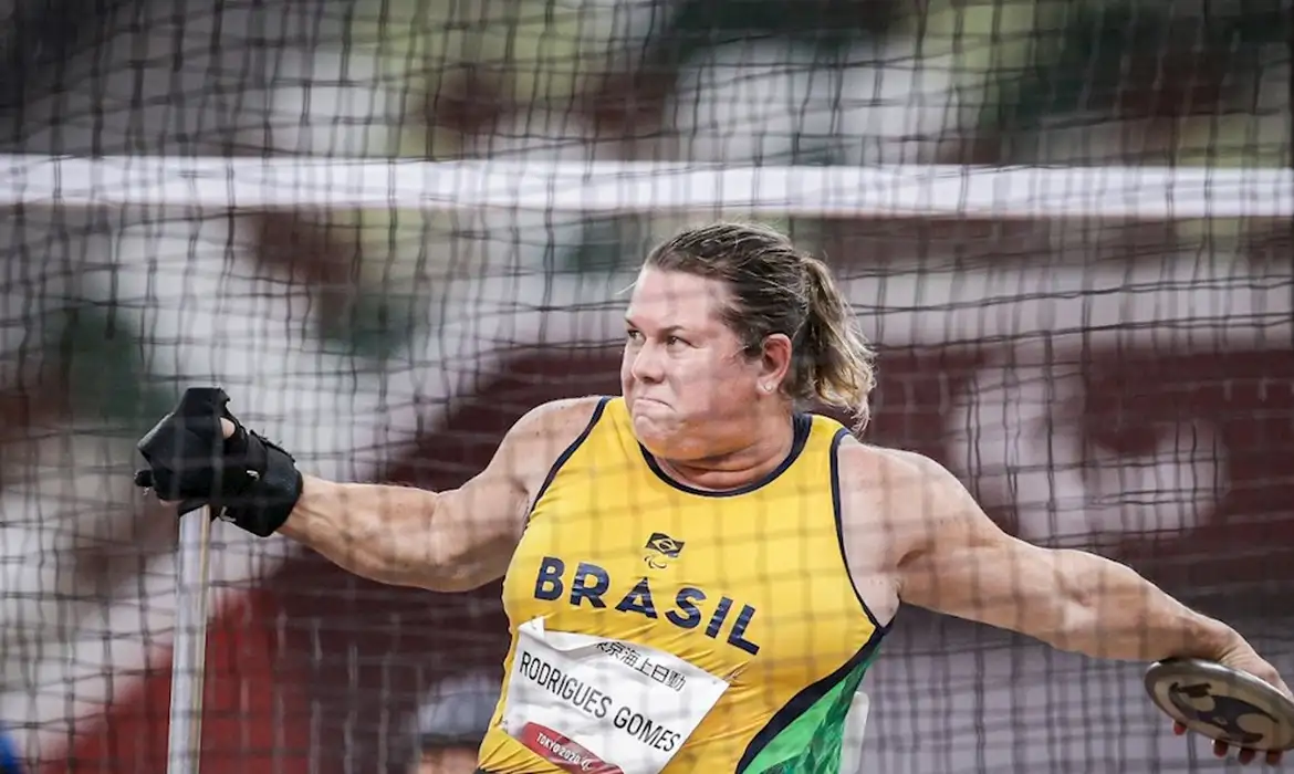 Beth Gomes é recordista mundial no arremesso de disco paralímpico