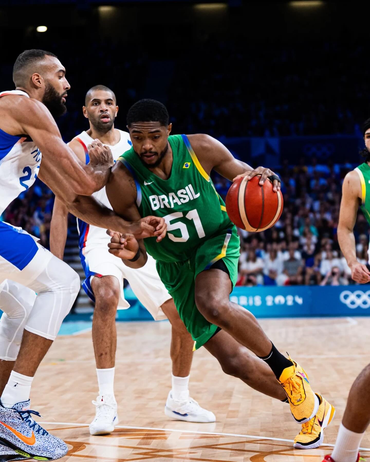 Paris 2024: Brasil Estreia com Derrota para a França no Basquete Masculino em Paris