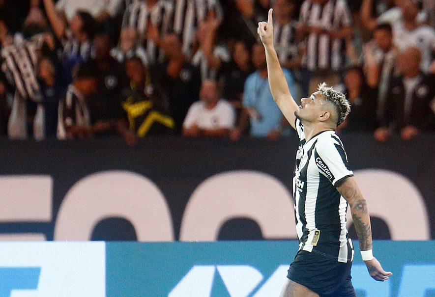 Botafogo vence Palmeiras no melhor jogo do campeonato até aqui