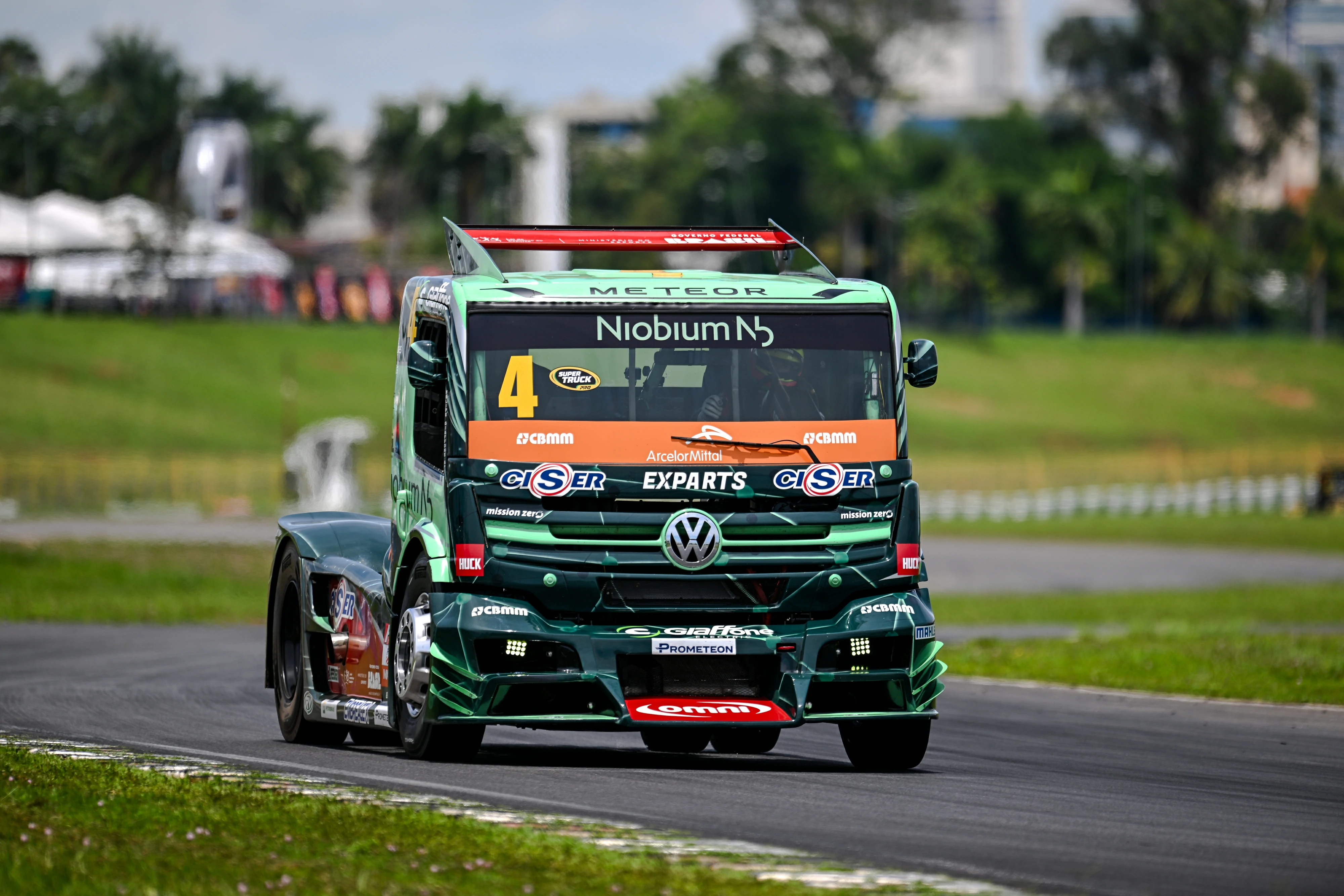 Felipe Giaffone é tri da Copa Truck com vitória em Goiânia