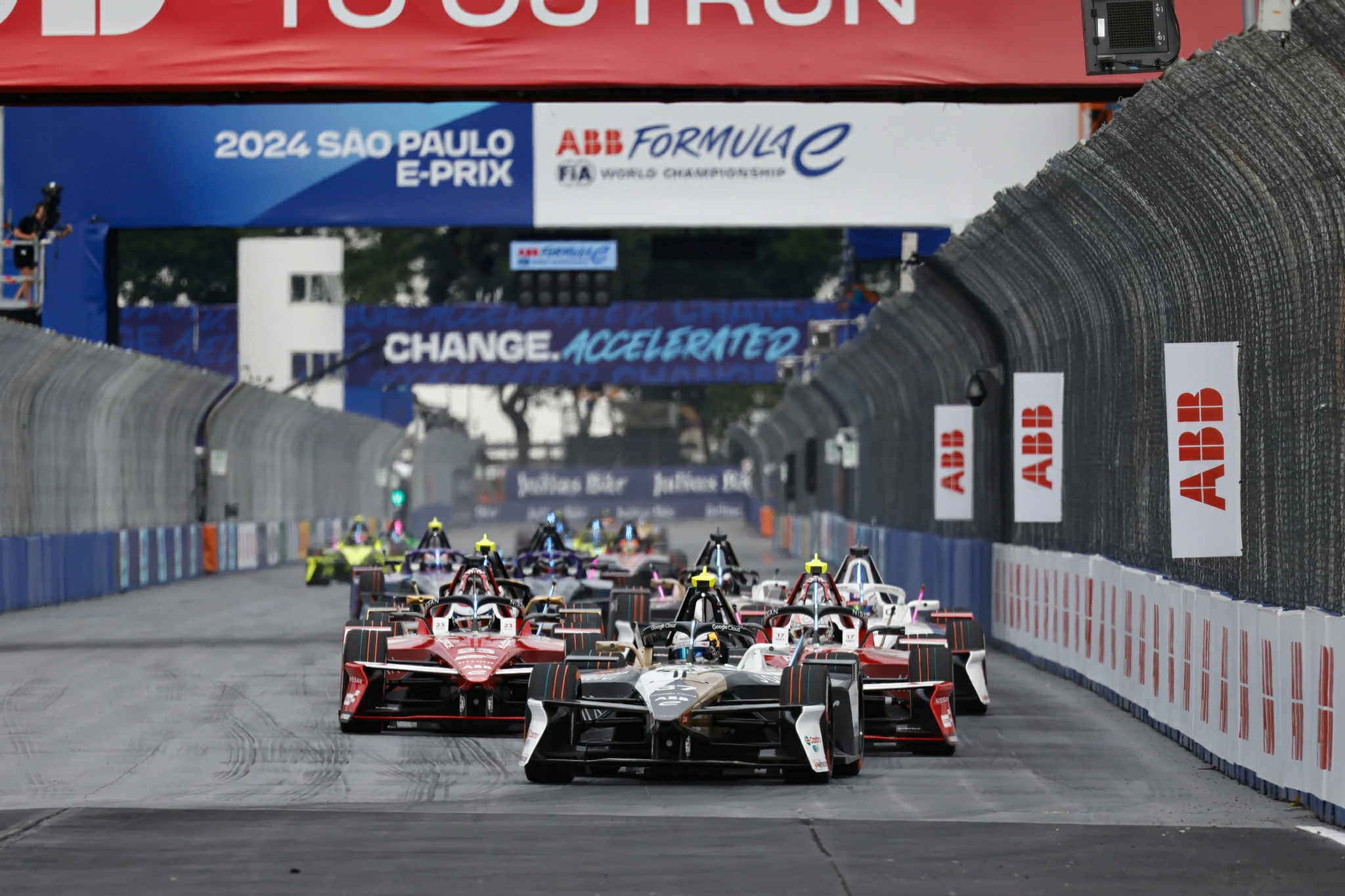 Mitch Evans, da Jaguar, sai do último lugar para a vitória no E-prix de São Paulo