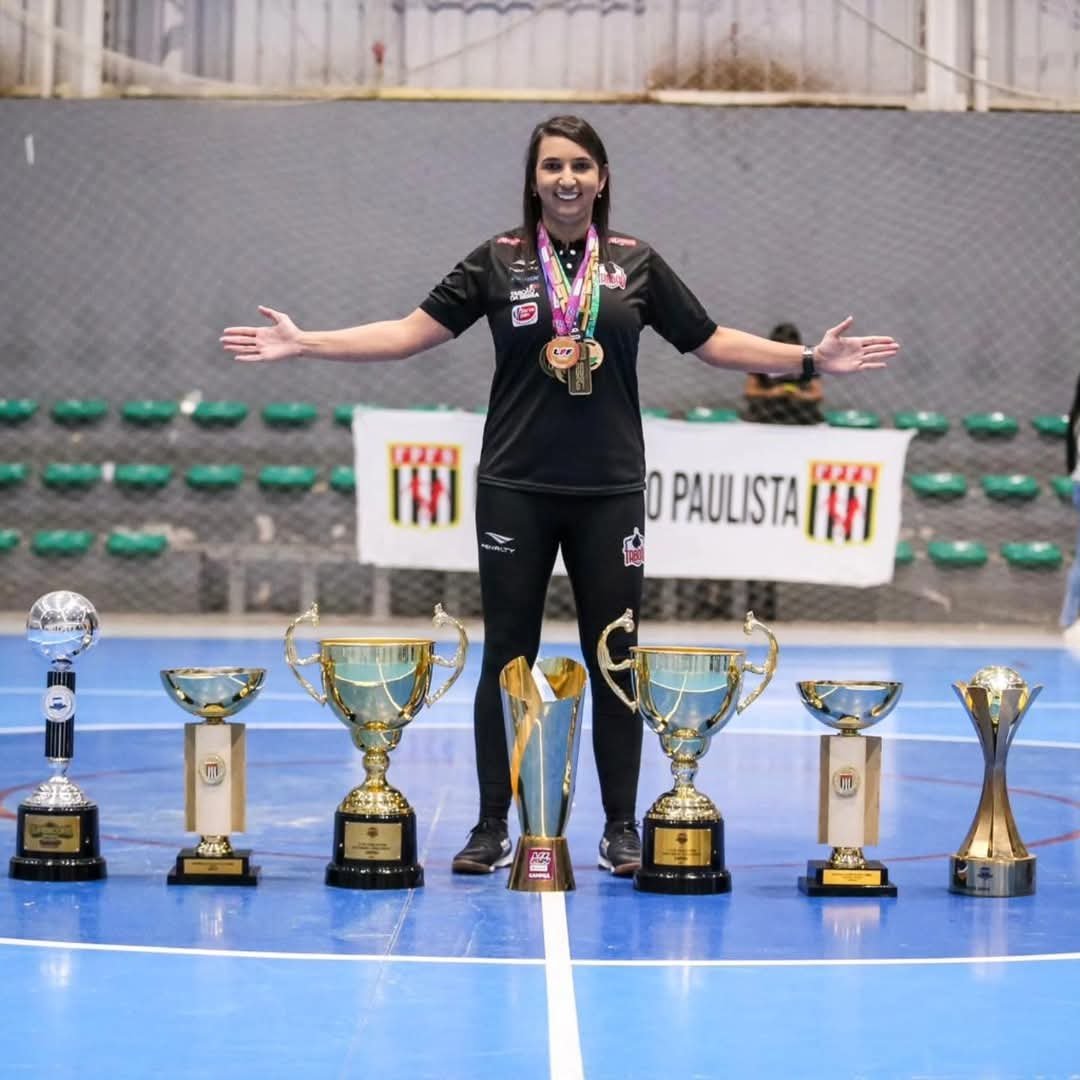 Cris Souza é a melhor do mundo novamente