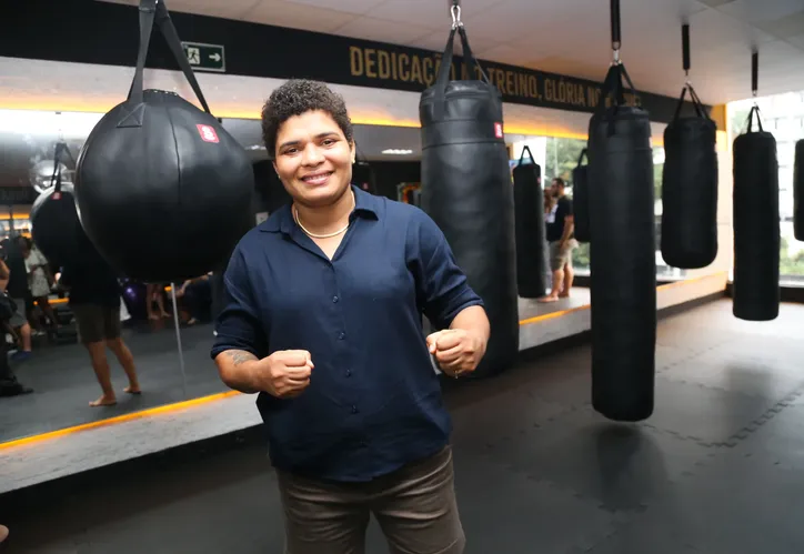 Adriana Araújo, ex-boxeadora olímpica, inaugura centro de lutas em Salvador