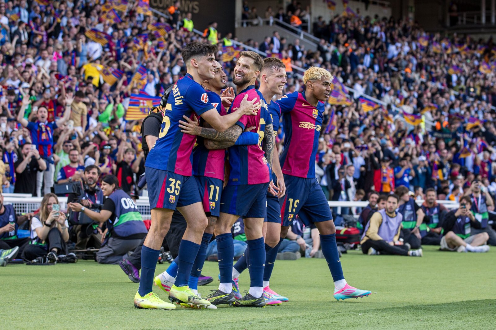 El Clássico tem vitória do Barcelona que fica mais perto do título da Lá Liga.