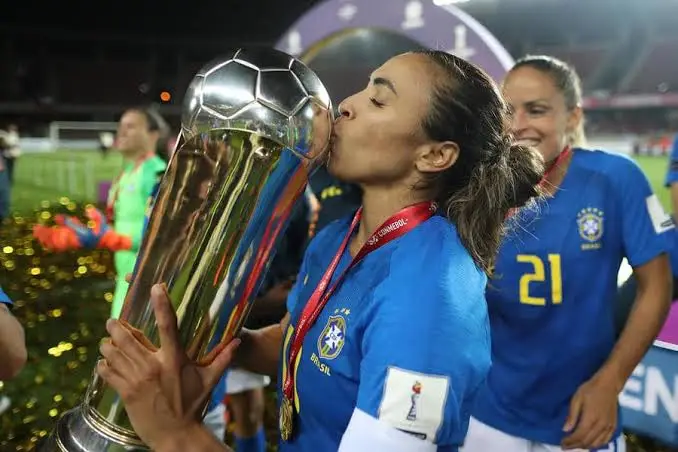 Marta é eleita a melhor jogadora da história