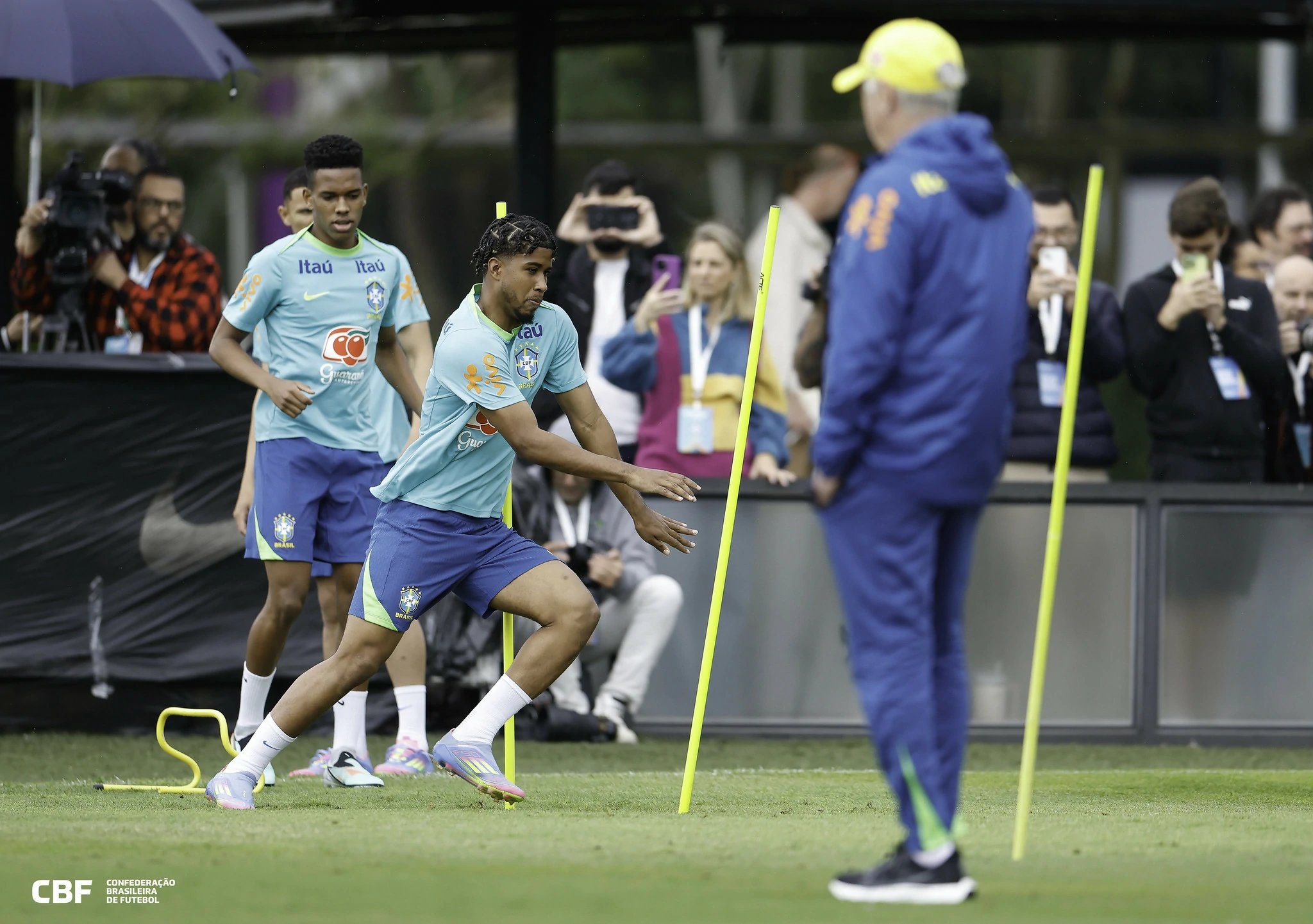 Ancelotti ajusta o ataque com Matheus Cunha e Raphinha ao lado de Vini Jr.
