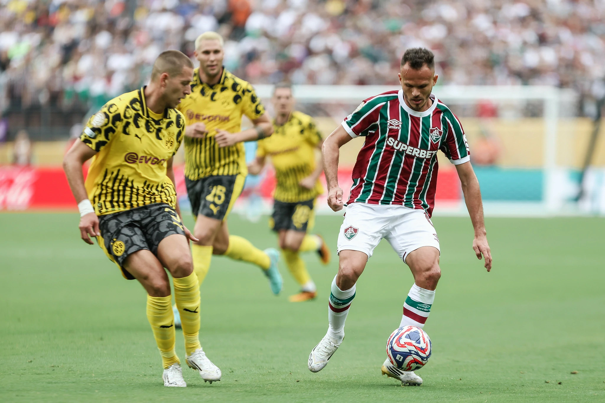 Fluminense joga melhor mas fica no empate com o Borussia Dortmund